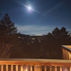 Mountain Home Inn - Full moon night