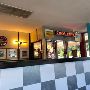 MIKIE’S - 104 Photos & 226 Reviews - Burgers - 4532 Evergreen Way ...