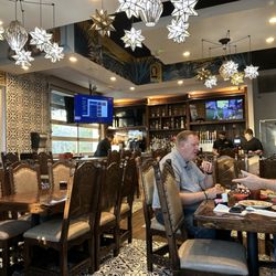Salsas Cocina Palencia - Dining and bar area