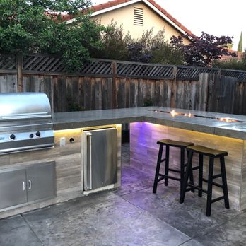Depth Concrete - Outdoor Kitchen w/ fire pit - Masonry/Concrete Near Me