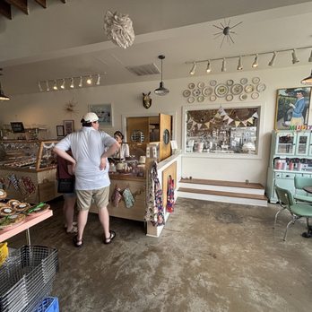 Muddy's Bake Shop - Storefront - Bakeries Near Me - Memphis, Tennessee