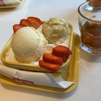 Sweethoney Dessert - Durian with vanilla ice cream in vanilla frost - Desserts Near Me - Alhambra, California Sweethoney Dessert - Durian with vanilla ice cream in vanilla frost - Desserts Near Me - Alhambra, California