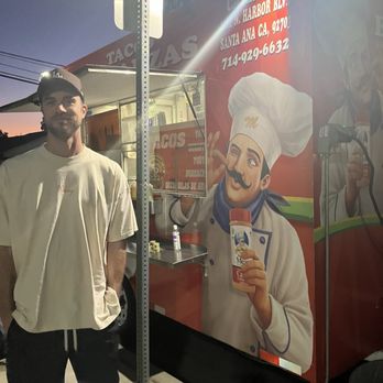 Tacos El Panzas - Behind moms market parking lot in the neighborhood - Food Trucks Near Me - Santa Ana, California Tacos El Panzas - Behind moms market parking lot in the neighborhood - Food Trucks Near Me - Santa Ana, California