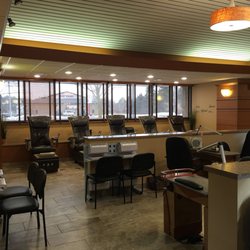 Leo's Nails & Spa - Nails get done in the middle, outside chairs are for pedicures