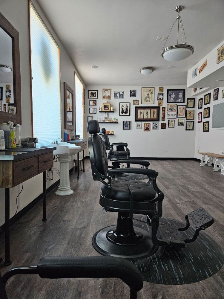 The Classic Barber Logo