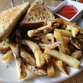 Vegan & Vine - Portobello mushroom sandwich with fries - Vegan Near Me - Phoenix, Arizona Vegan & Vine - Portobello mushroom sandwich with fries - Vegan Near Me - Phoenix, Arizona