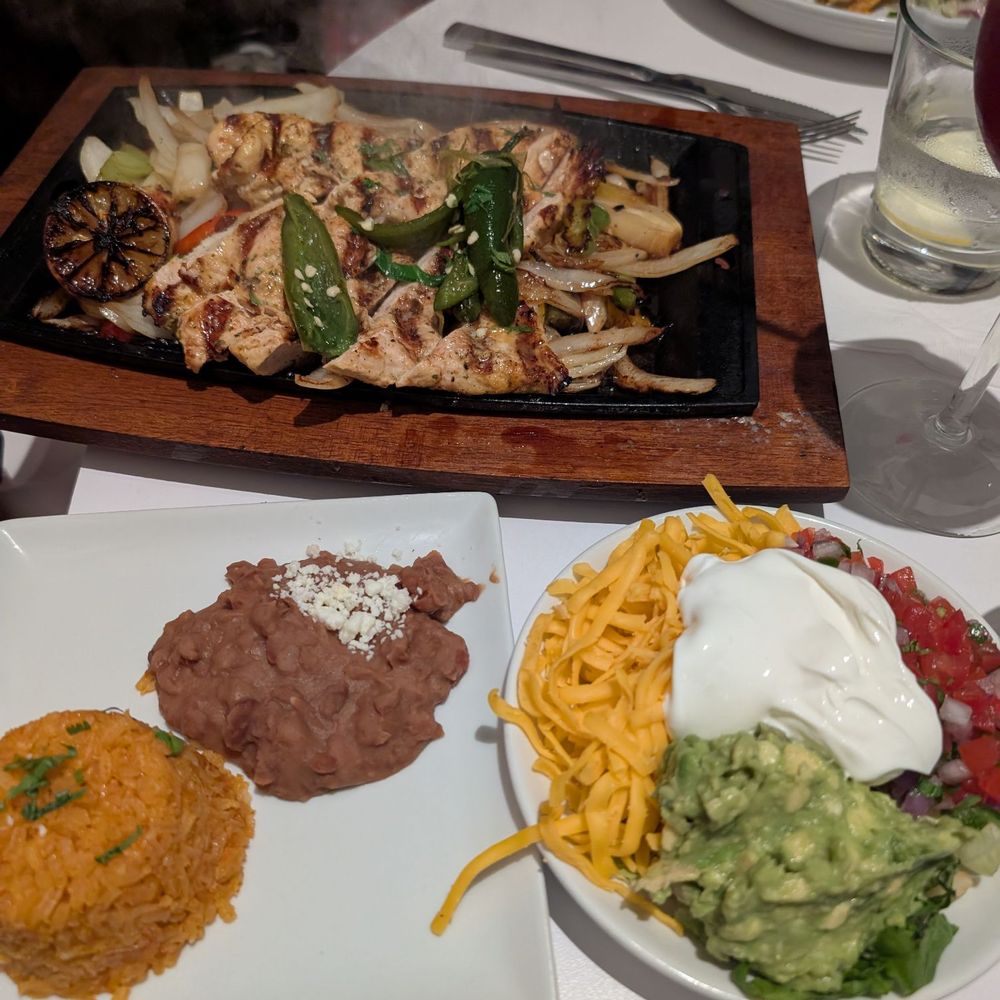 Doce Mesas - The fajitas and sides for it. This looked and smelled amazing. - Tex-Mex Near Me - Dallas, Texas Doce Mesas - The fajitas and sides for it. This looked and smelled amazing. - Tex-Mex Near Me - Dallas, Texas