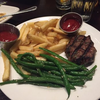Houlihan's - Petite filet - New American Near Me - Hershey, Pennsylvania