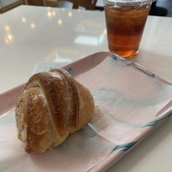 Honey’s Bistro - Cinnamon bun and peach iced tea - Salad Near Me - Glen Head, New York Honey’s Bistro - Cinnamon bun and peach iced tea - Salad Near Me - Glen Head, New York