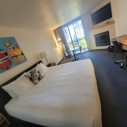Firelite Lodge - Lake view room,.top floor