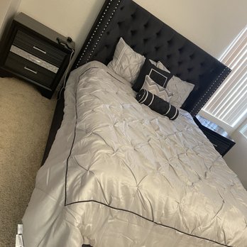 Mattress Stop - Queen sized bed and nightstands - Mattresses Near Me - Tarzana, California Mattress Stop - Queen sized bed and nightstands - Mattresses Near Me - Tarzana, California