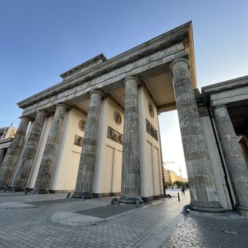 Brandenburger Tor - 10/2/23 go early to avoid crowds - Landmarks & Historical Buildings Near Me - Berlin, BE
