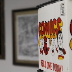 Back To the Past Collectibles - Vintage comic book stand
