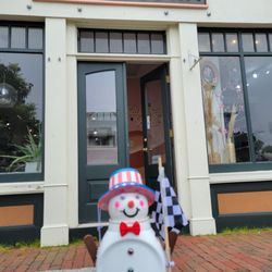 Salon Loka - Snowman was here