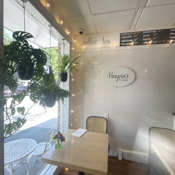Shayna's Place - Interior - Juice Bars & Smoothies Near Me - Wickford, Rhode Island