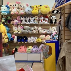 Pica Pica Atlanta - Left side of the store containing the plushie display (dec. 2021)