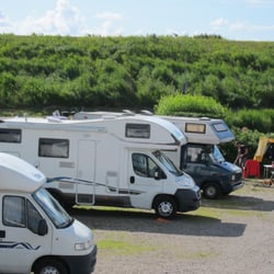 Campingplatz Biehl - Wohnmobile am grünen Deich