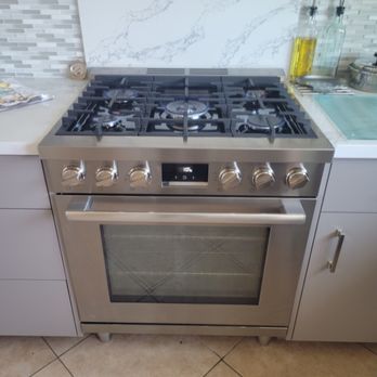 Friendly Installations - Bosch 5 burners Range - Appliances & Repair Near Me Friendly Installations - Bosch 5 burners Range - Appliances & Repair Near Me
