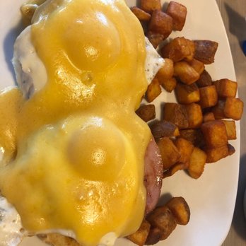 Perkins American Food - Basic eggs Benedict with breakfast potatoes - American Near Me - Bethlehem, Pennsylvania Perkins American Food - Basic eggs Benedict with breakfast potatoes - American Near Me - Bethlehem, Pennsylvania