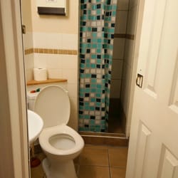 Sun Peaks Hostel - One of the five bathrooms downstairs