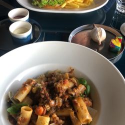 Para Gastroteka - Rigatoni and cheddar burger