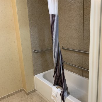 La Quinta by Wyndham Warner Robins - Robins AFB - Bathroom - bathtub - Hotels Near Me - Warner Robins, Georgia