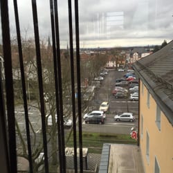 Praxis für Krankengymnastik Kolb-Schlich - Parkplatz direkt gegenüber. Kostenlos aber mit Parkscheibe.