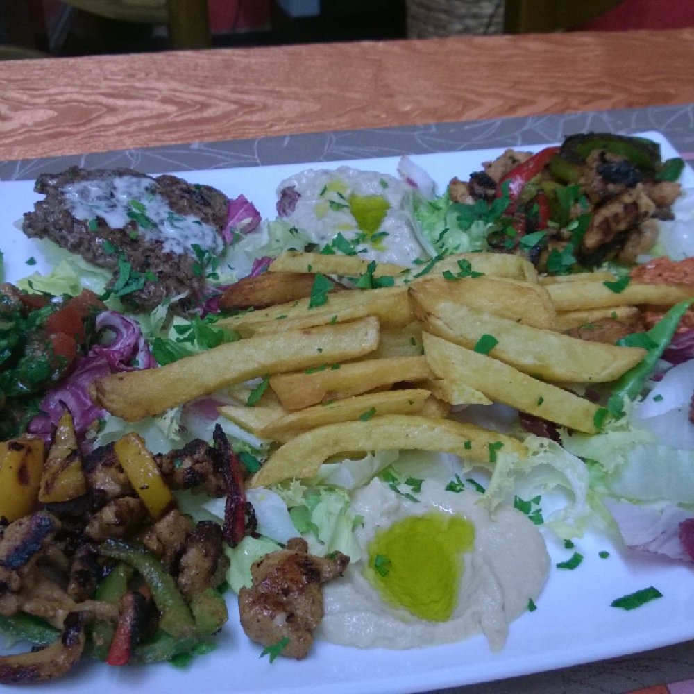 Yalla Habibi - Mezze teller - Lebanese Near Me - Zürich, ZH Yalla Habibi - Mezze teller - Lebanese Near Me - Zürich, ZH