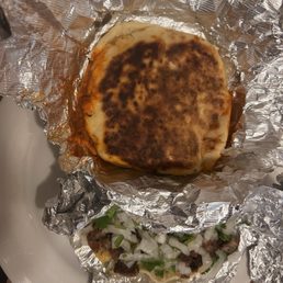 Gordita and taco asada