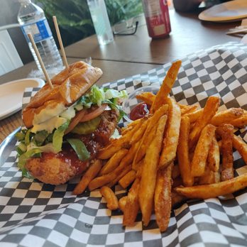 Chainsmoker Urban Barbecue - Fried chicken burger - Barbeque Near Me - Toronto, Ontario