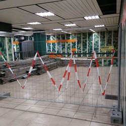 U-Bahnhof, Bus-und Tramhaltestelle Petuelring - Schön hier...
