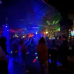 Star Community Bar - 80's Dance!