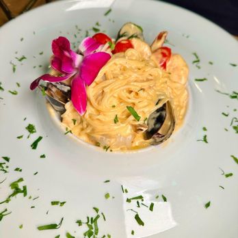 Deluxe Fun Dining - Tom Yum Pasta @eating704 - Bars Near Me - Charlotte, North Carolina Deluxe Fun Dining - Tom Yum Pasta @eating704 - Bars Near Me - Charlotte, North Carolina