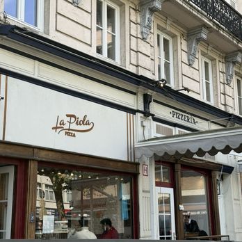 La Piola Pizza - Outside - Pizza Near Me - Saint-Josse-ten-Noode, BRU