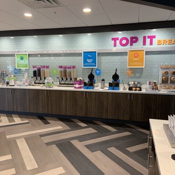 Tru by Hilton Madison West - Breakfast area - Hotels Near Me - Madison, Wisconsin
