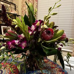 A snapshot of this gorgeous tropical inspired flower arrangement... A snapshot of this gorgeous tropical inspired flower arrangement...