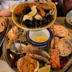 The Olde Ship Inn - Excellent seafood sampler platter. Enough for four, served with bread.