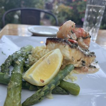 Lunada Garden Bistro - Salmon - Breakfast & Brunch Near Me - Cayucos, California Lunada Garden Bistro - Salmon - Breakfast & Brunch Near Me - Cayucos, California