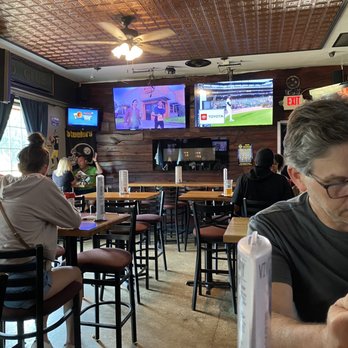Vivio's II Food & Spirits - Bar interior - Sports Bars Near Me - Warren, Michigan