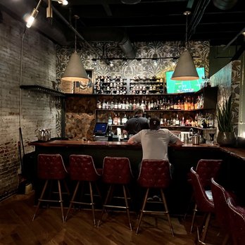 Red Pony - American Near Me - Franklin, Tennessee