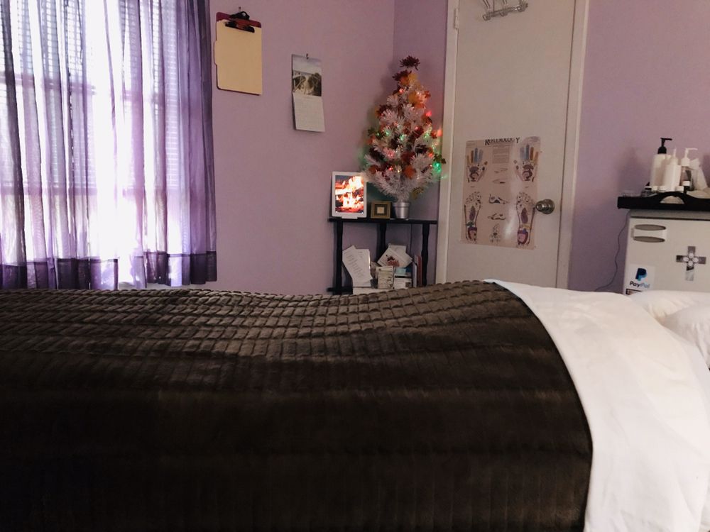 A Soothing Touch Massage Logo