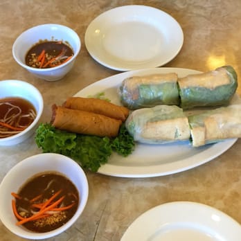 Pho Vista - Vegetarian combo appetizer with two tofu spring rolls and two egg rolls. The dipping sauces are vegetarian as well - Vietnamese Near Me - Vista, California Pho Vista - Vegetarian combo appetizer with two tofu spring rolls and two egg rolls. The dipping sauces are vegetarian as well - Vietnamese Near Me - Vista, California
