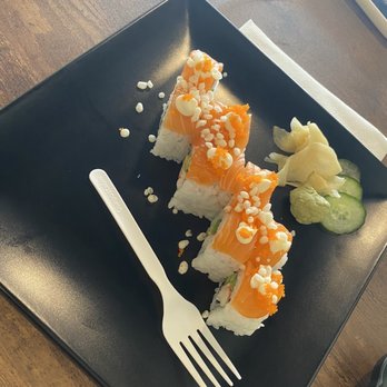 Smooshi Bento - Salmon sushi roll - Sushi Bars Near Me - Honolulu, Hawaii