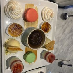 Vaughan Lodge Hotel and Seafood Restaurant - Dessert for two - four of us shared. Sticky Toffee in the middle
