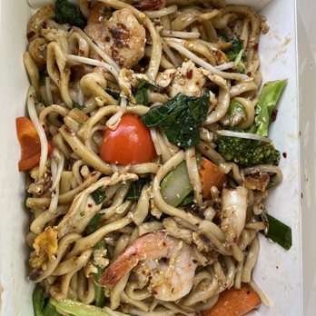 Toss Noodle Bar - Hokkien noodles, Thai sauce with chicken and prawns - Asian Fusion Near Me - Berkeley, California Toss Noodle Bar - Hokkien noodles, Thai sauce with chicken and prawns - Asian Fusion Near Me - Berkeley, California