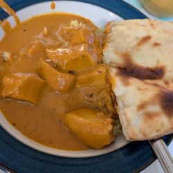 Indian Gyro And Grill - Butter chicken with butter naan
