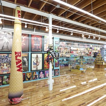 WORLD OF SMOKE & VAPE - DOWNTOWN FORT LAUDERDALE - Updated May 2026 - 24  Photos - 627 S Andrews Ave, Fort Lauderdale, Florida - Vape Shops - Phone  Number