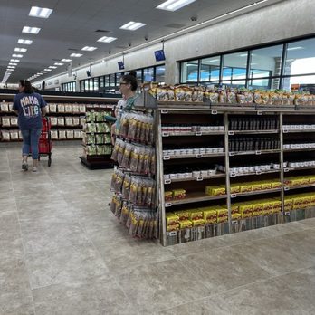 Buc-ee’s - Inside - Gas Stations Near Me - Sevierville, Tennessee