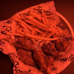 Bowlero Lowell - Lemon Pepper Wings & Fries
