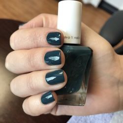 Jada's Nails - Essie gel couture